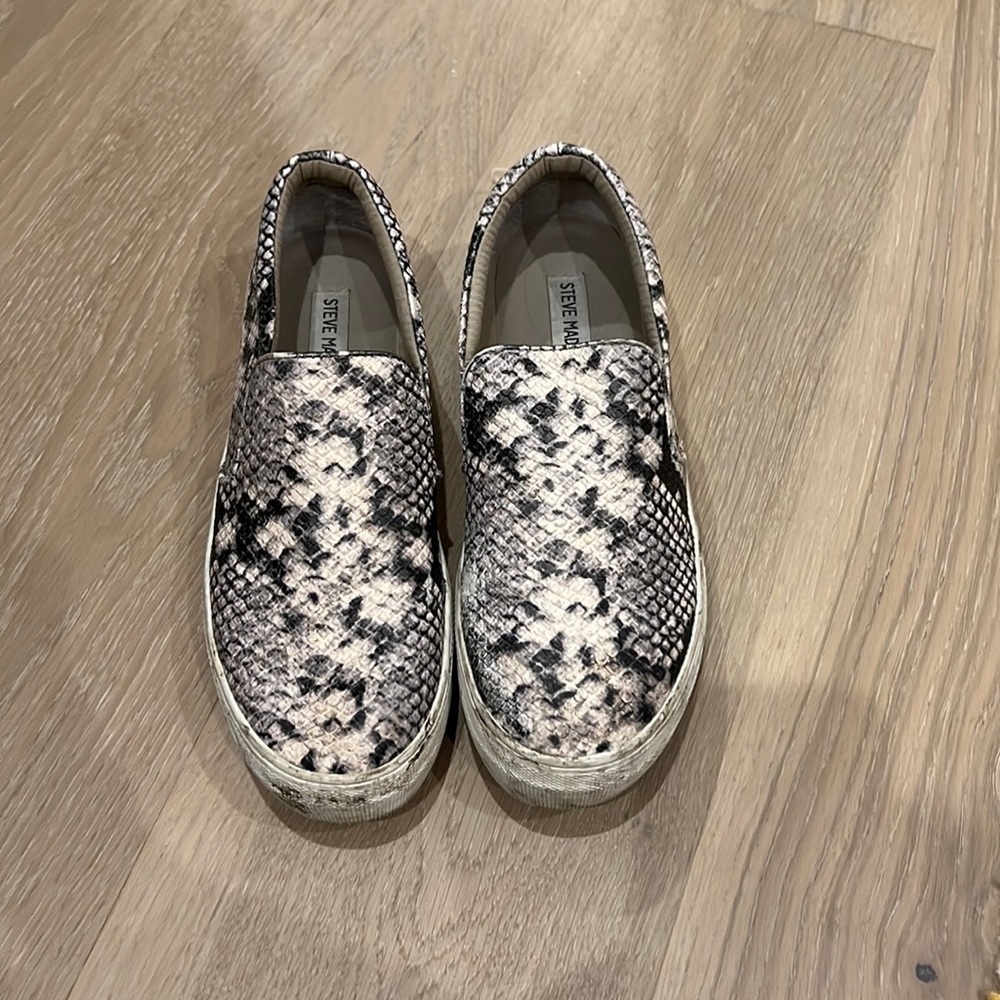 Steve Madden size 8 snakeskin slip on sneakers